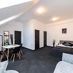 Hostel The House *
