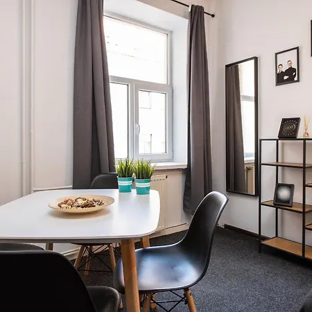The House Vandrarhem VNO