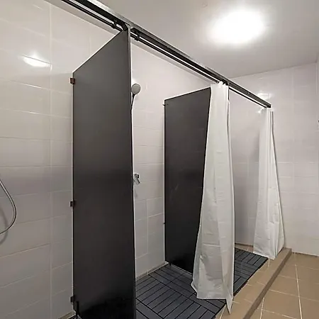אכסניה The House