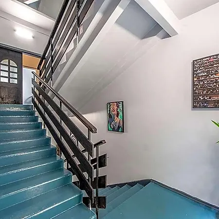 The House אכסניה