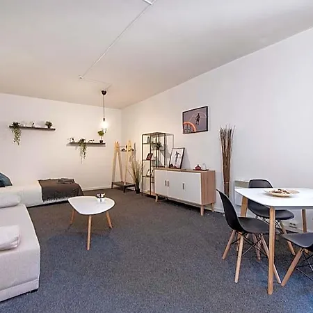 The House אכסניה *